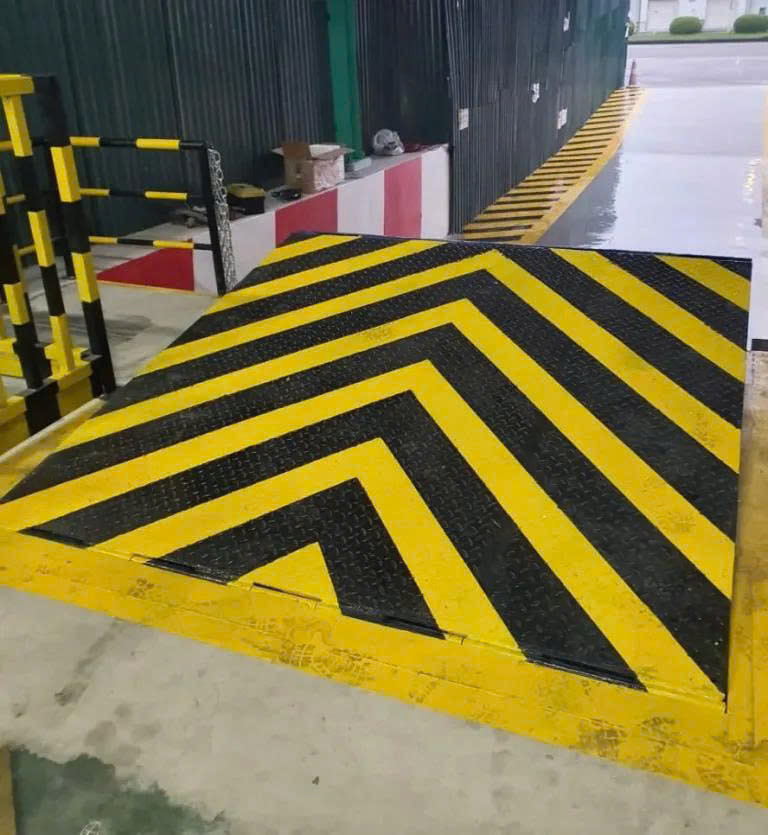 Sàn nâng Dock Leveler 8 tấn 3 Sàn nâng Dock Leveler 8 tấn 3