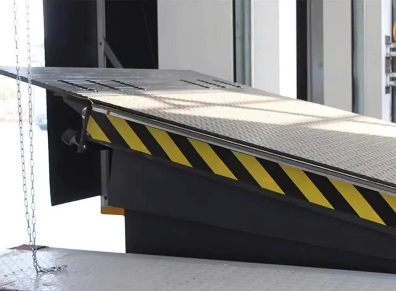 Sàn nâng Dock Leveler 8 tấn 2 Sàn nâng Dock Leveler 8 tấn 2