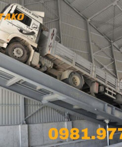 Bàn nâng đổ thức ăn chăn nuôi 2