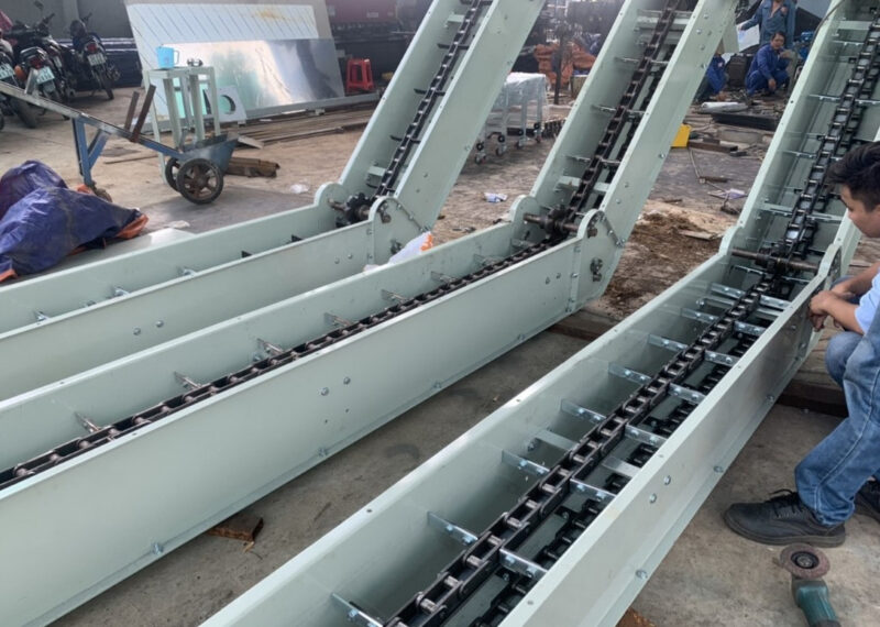 Những ưu điểm khi sử dụng băng tải xích cào