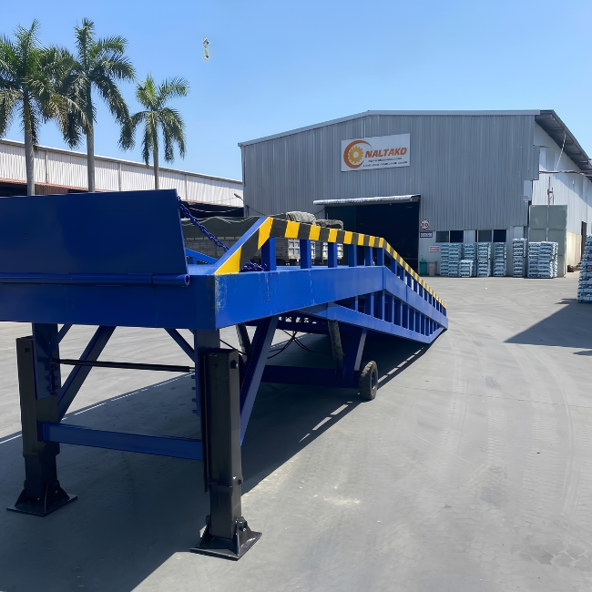 14 to 20-Ton Mobile Dock Ramp 4 14 to 20-Ton Mobile Dock Ramp 4