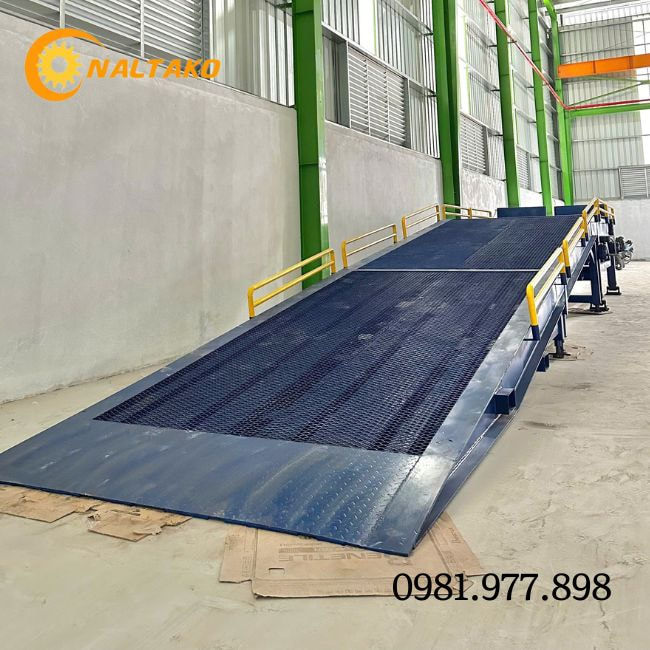 Cầu dẫn xe nâng 6 tấn tiêu chuẩn hỗ trợ việc di chuyển và xếp dỡ hàng hóa nhanh chóng