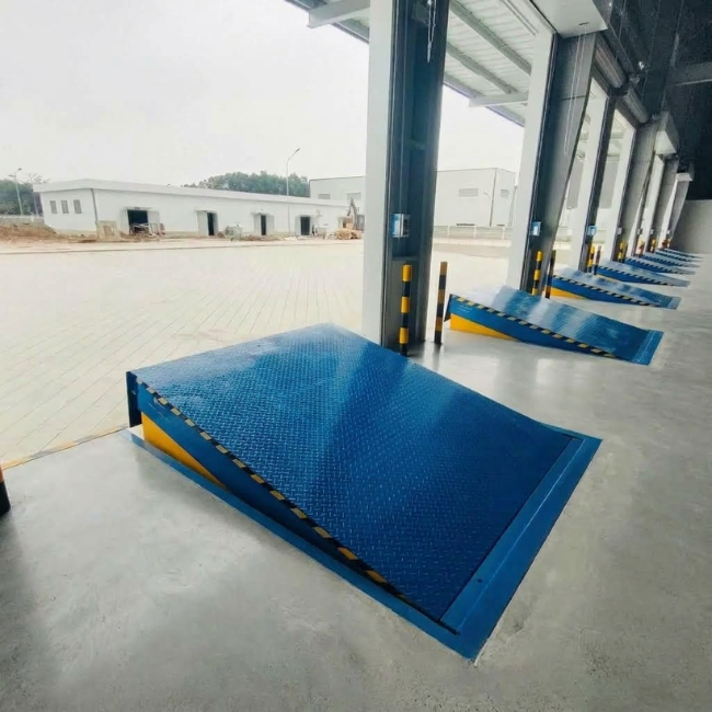 Dock Container – Container Lifting Platform 4 Dock Container – Container Lifting Platform 4