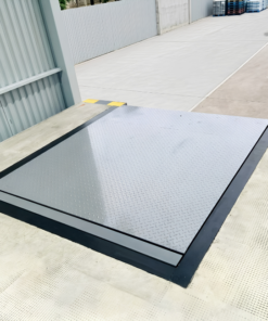 Dock Leveler with 2x2m Deck, 6000kg Capacity 2