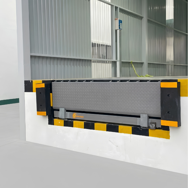 Dock Leveler with 2x2m Deck, 6000kg Capacity 4 Dock Leveler with 2x2m Deck, 6000kg Capacity 4