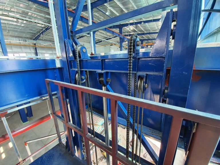 Thang nâng xe máy thủy lực 2 Thang nâng xe máy thủy lực 2