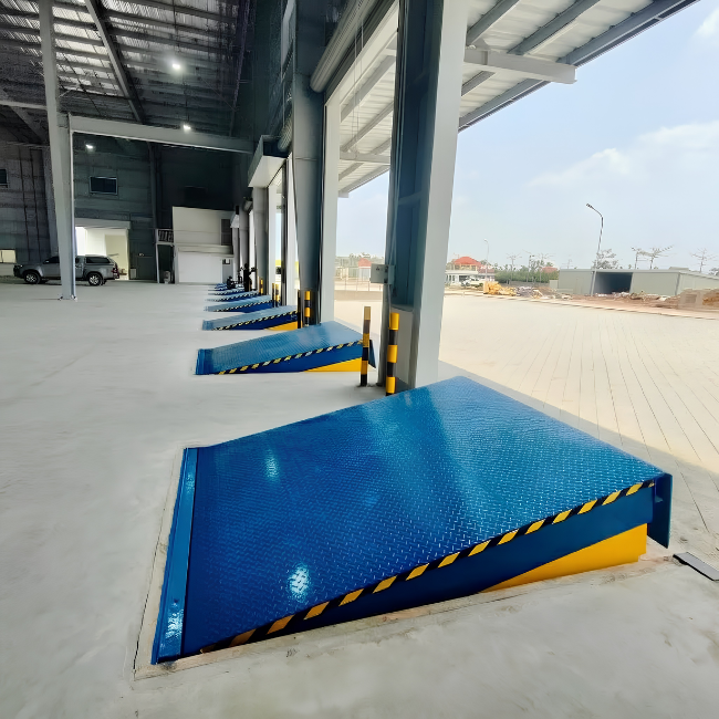 10-Ton Dock Leveler – 2x2m Platform DL2M 4 10-Ton Dock Leveler – 2x2m Platform DL2M 4