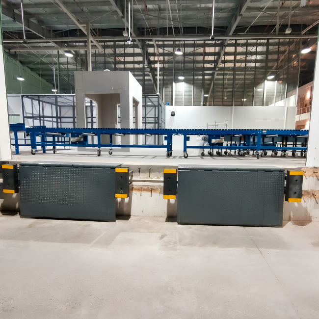 2.4×1.8m Hydraulic Dock Leveler 2 2.4×1.8m Hydraulic Dock Leveler 2