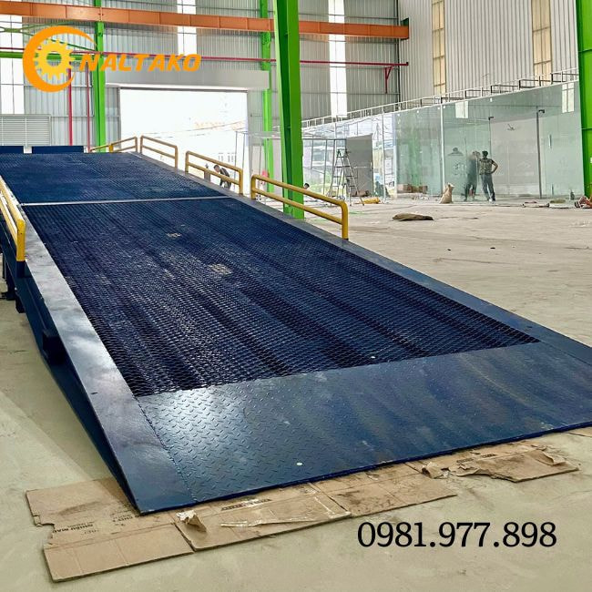 Cầu dẫn xe nâng 6 tấn tiêu chuẩn 2 Cầu dẫn xe nâng 6 tấn tiêu chuẩn 2