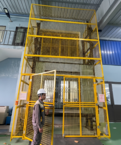 Fixed Control Hydraulic Cargo Lift 2