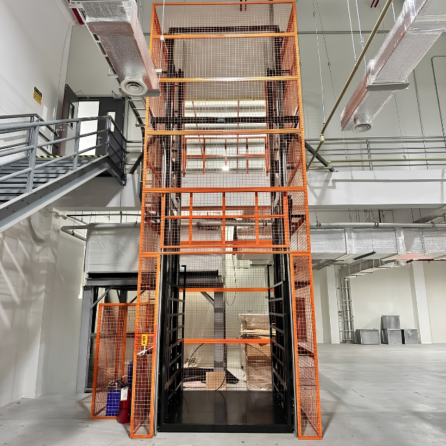 Remote-Controlled Hydraulic Cargo Lift 4 Remote-Controlled Hydraulic Cargo Lift 4