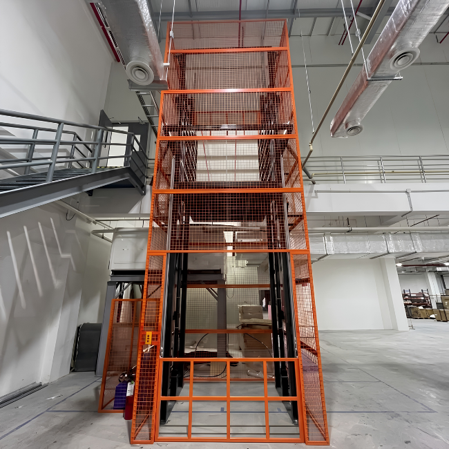 Remote-Controlled Hydraulic Cargo Lift 3 Remote-Controlled Hydraulic Cargo Lift 3