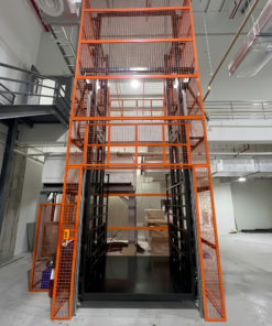 Remote-Controlled Hydraulic Cargo Lift 2