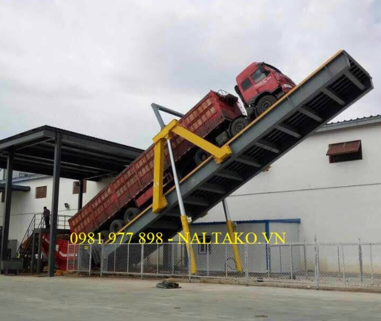 Bàn nâng xe đổ liệu – Bàn nâng xe container 4 Bàn nâng xe đổ liệu – Bàn nâng xe container 4