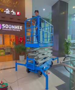 Xe nâng người mini bàn giao cho khách hàng