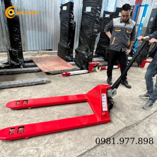 Xe Nâng Tay 2 Tấn 9