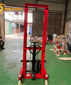 Xe nâng tay cao 2 tấn