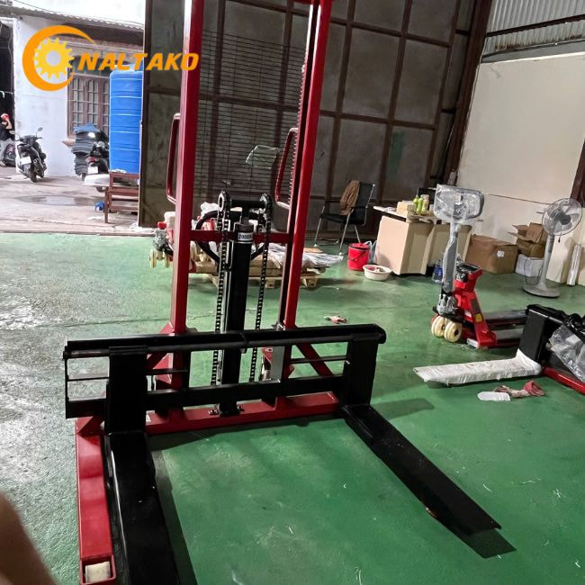 Xe nâng tay cao càng rộng 4 Xe nâng tay cao càng rộng 4