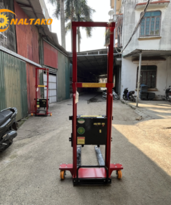Xe Nâng Tay Cao Tự Leo