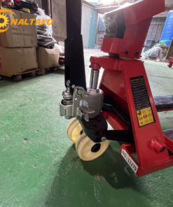 Xe nâng gắn cân giúp tiết kiệm thời gian và làm việc hiệu quả