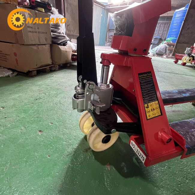 Xe nâng gắn cân giúp tiết kiệm thời gian và làm việc hiệu quả