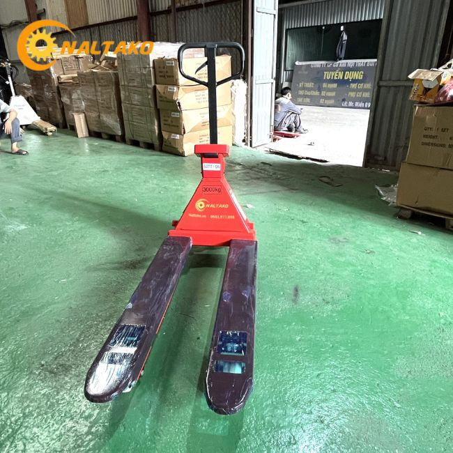 Xe Nâng Tay Có Gắn Cân Điện Tử 7 Xe Nâng Tay Có Gắn Cân Điện Tử 7