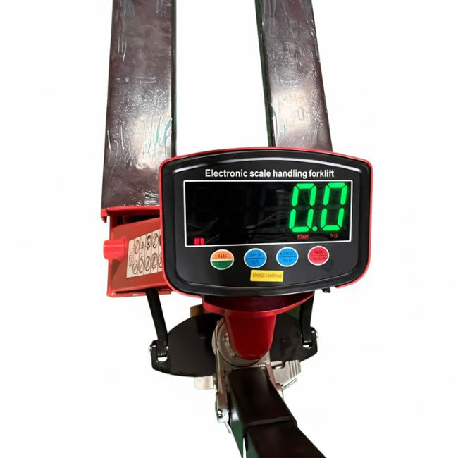 Màn hình LED hiển thị số cân rõ ràng trên xe nâng tay có gắn cân điện tử